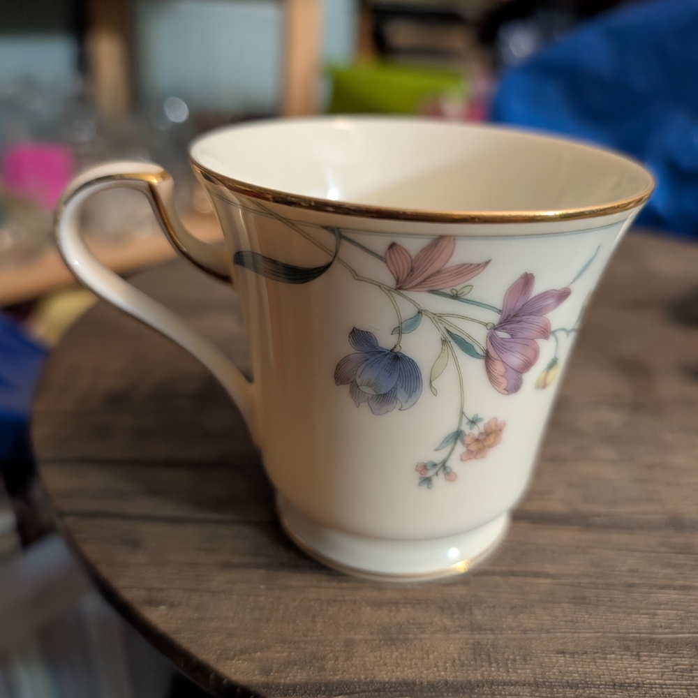 Mikasa Cream and Pink Floral Dining Mug